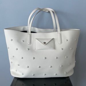 Marc Jacob’s white tote bag